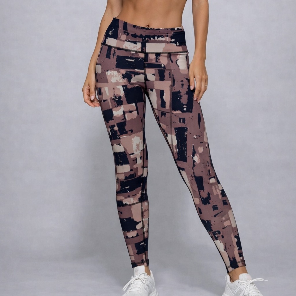 Chic & Supportive Two-Piece Activewear Set โจ - Picture 3 of 9